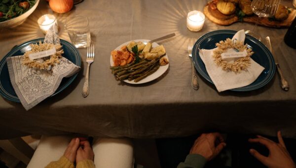 How to Host a Memorable Family Dinner Night on a Budget